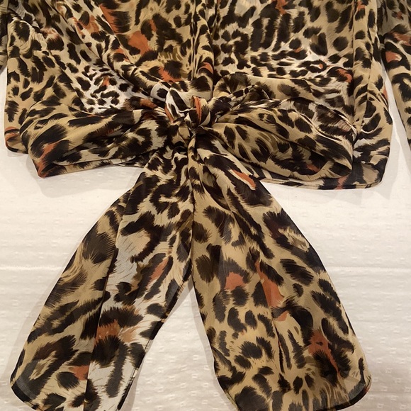Women’s leopard blouse in a size M, excellent condition worn once - Picture 4 of 4